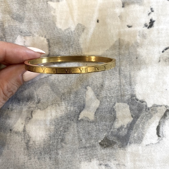 Gold filled roman numerals bracelet - Picture 5 of 5